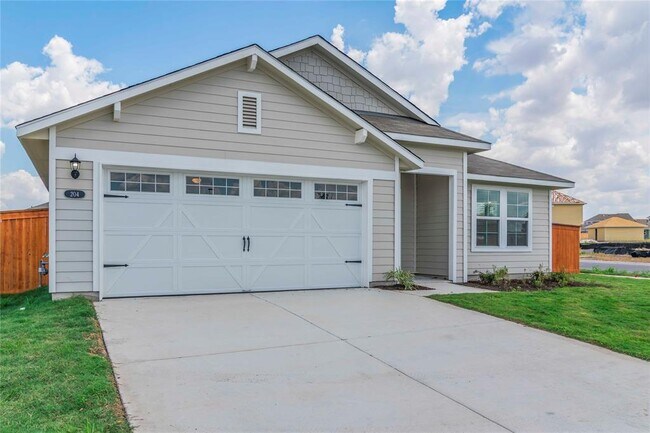 Building Photo - 204 Rollingwood Dr