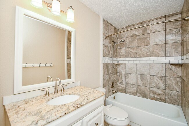 Building Photo - 3402 Hidden Creek Dr