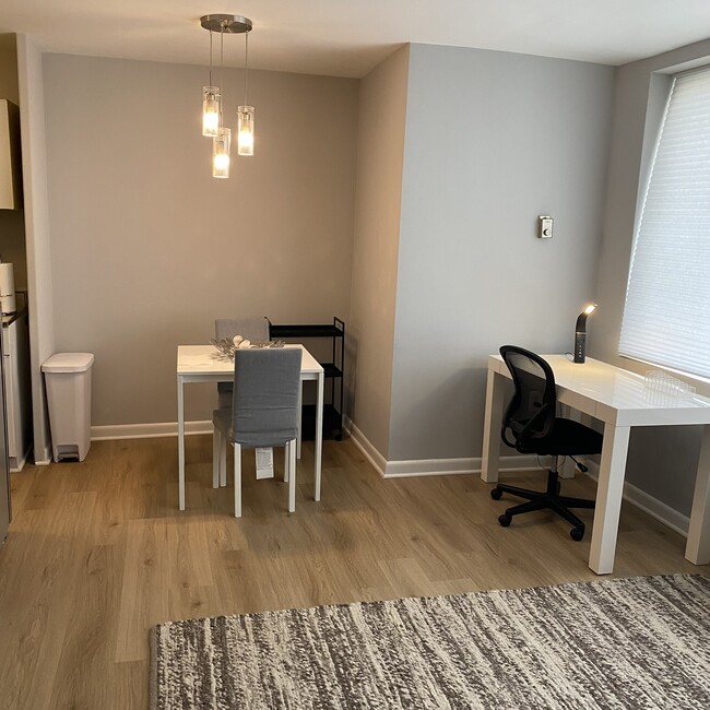 Living/ Dining Area - 522 21st St NW