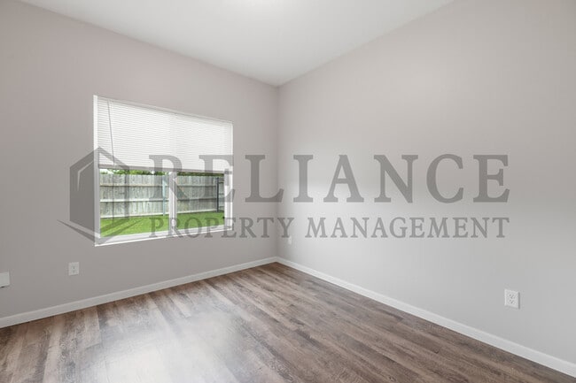 Building Photo - 1615 E Horstmann Ct