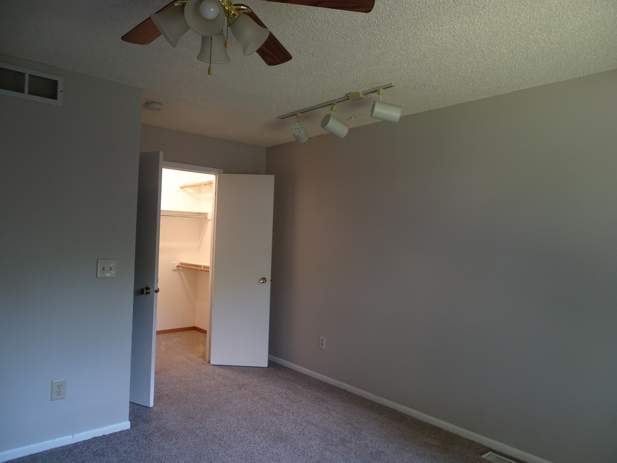 upper level master bedroom - 4548 50th St
