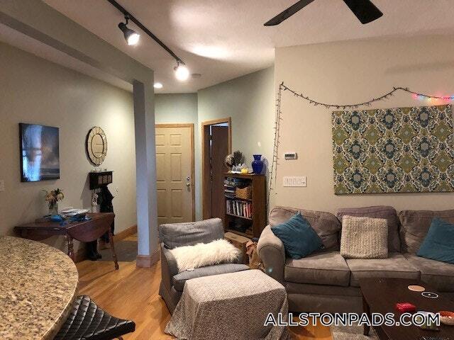 Building Photo - 77 Easton St