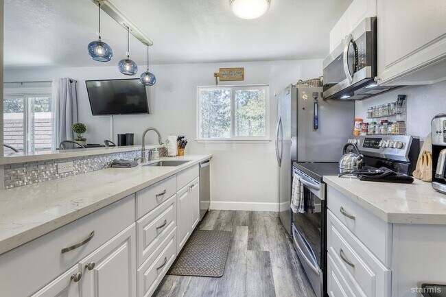 Building Photo - Single Family Home For Rent