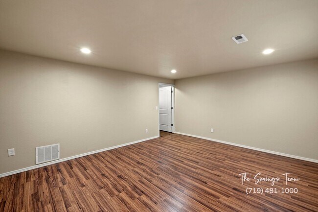 Building Photo - SPACIOUS SIX (6!!!) BD HOME IN LORSON RANCH!