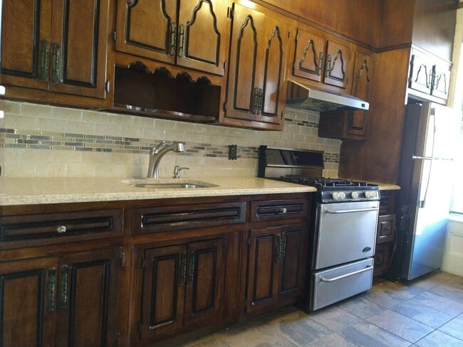 Building Photo - 571 Eastern Pkwy