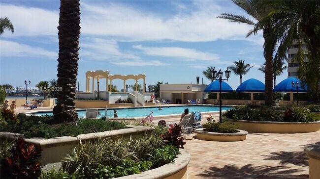 Building Photo - 7601 E Treasure Dr