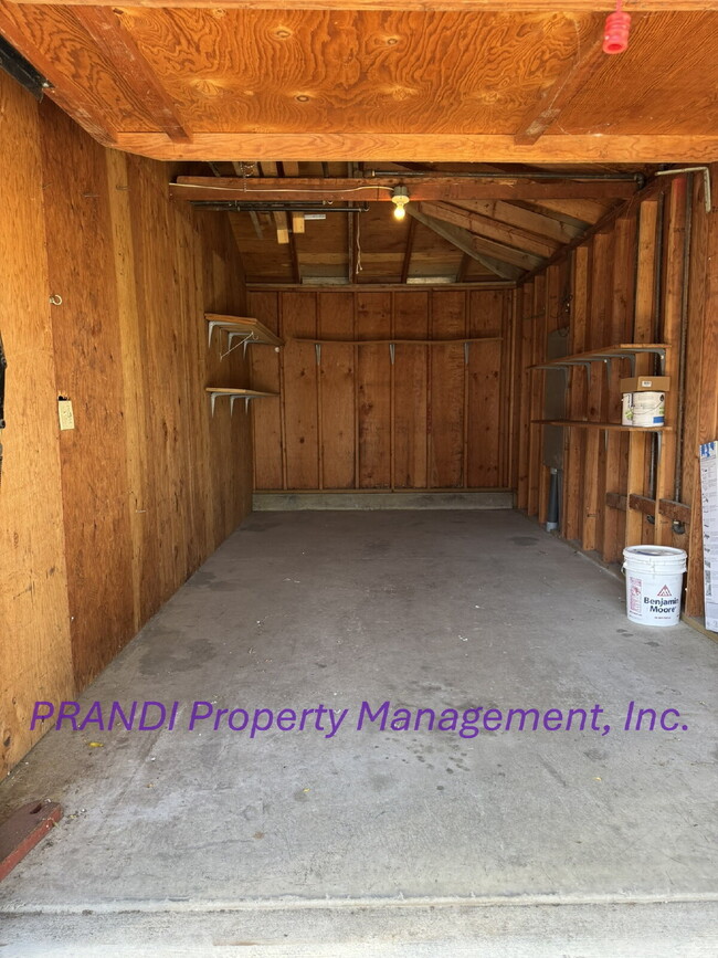 Building Photo - Charming 1-Bedroom Home with Bonus Room, U...
