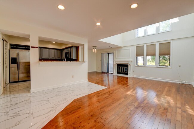 Building Photo - 816 Topsail Ln