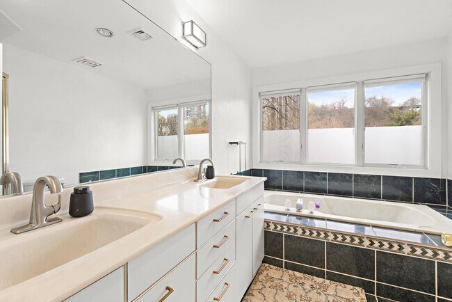 Building Photo - 11A Riverview Cir