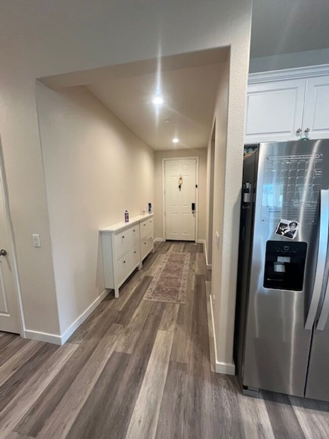 Building Photo - Charming Single-Story Home for Rent – Ener...