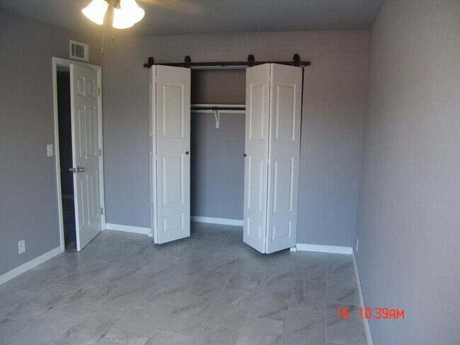 Building Photo - 931 E Morningstar Ln