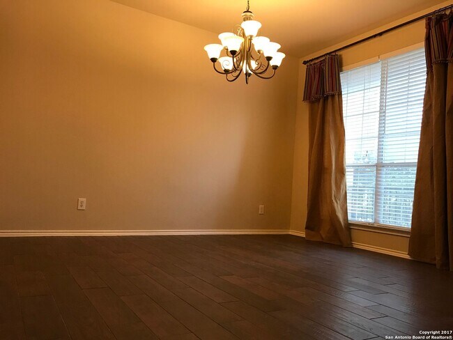 Building Photo - Large 4 bedroom / 2.5 bathroom home in Alamo Ranch