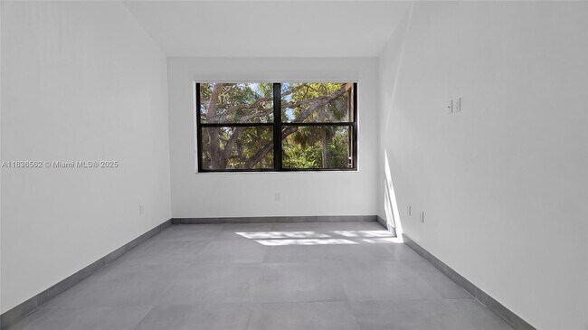 Building Photo - 15533 N Miami Lakeway