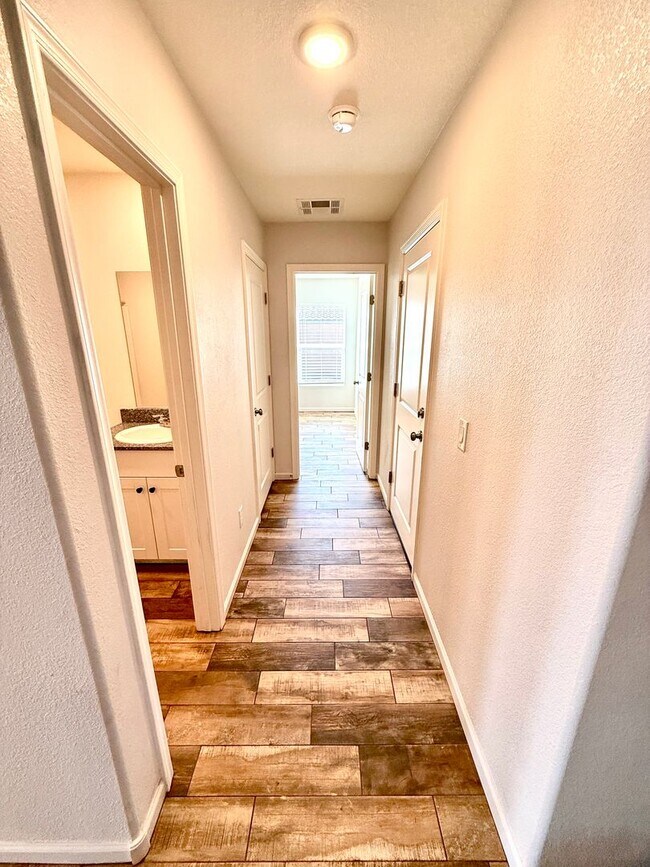 Building Photo - Beautifully Updated 4 Bedroom Home in Valley Springs Estates- Available Now!