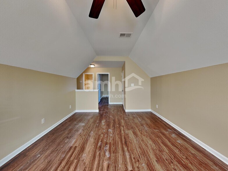 Building Photo - 2524 Ingleside Dr