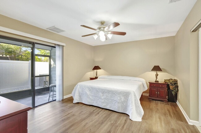 Building Photo - 602 Lakewood Dr