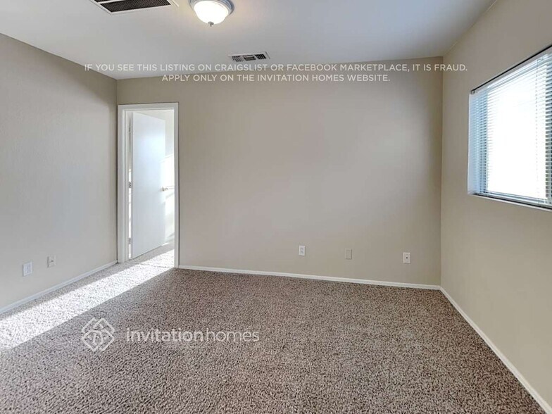 Building Photo - 1533 S Halsted Dr