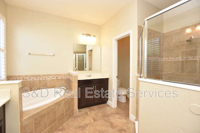 Building Photo - 1977 Wind Meadows Dr