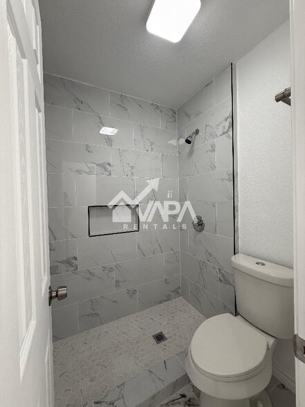 Building Photo - 5911 Autumn Lake