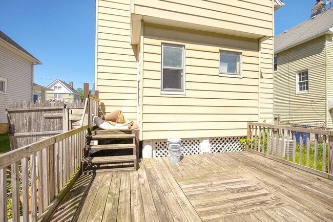 Building Photo - 3 BED 1 BATH BEAUTIFUL SINGLE FAMILY HOME ...