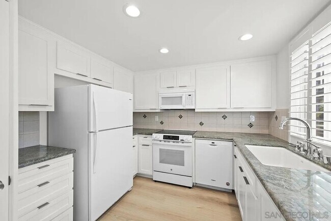 Building Photo - 325 S Sierra Ave