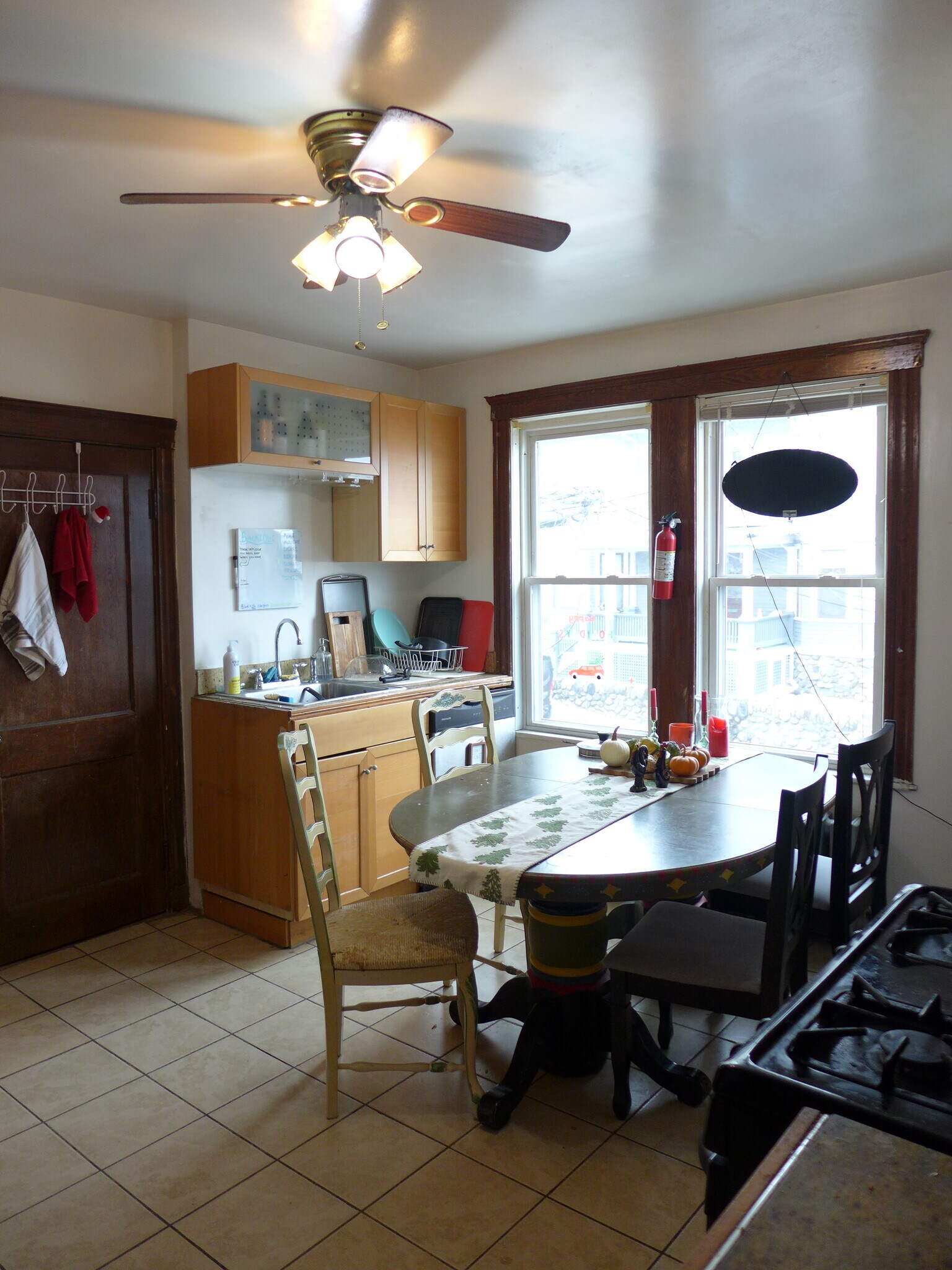 Building Photo - 821 Parker St