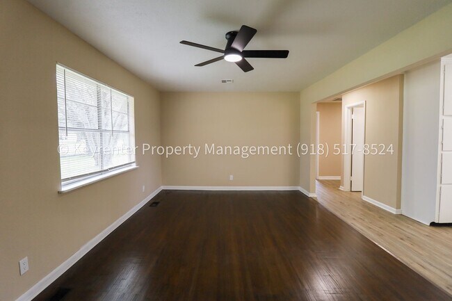 Building Photo - 3 Bed | 2.5 Bath in Oologah!