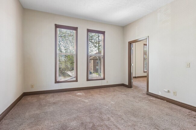 Building Photo - 1313 S 32nd St