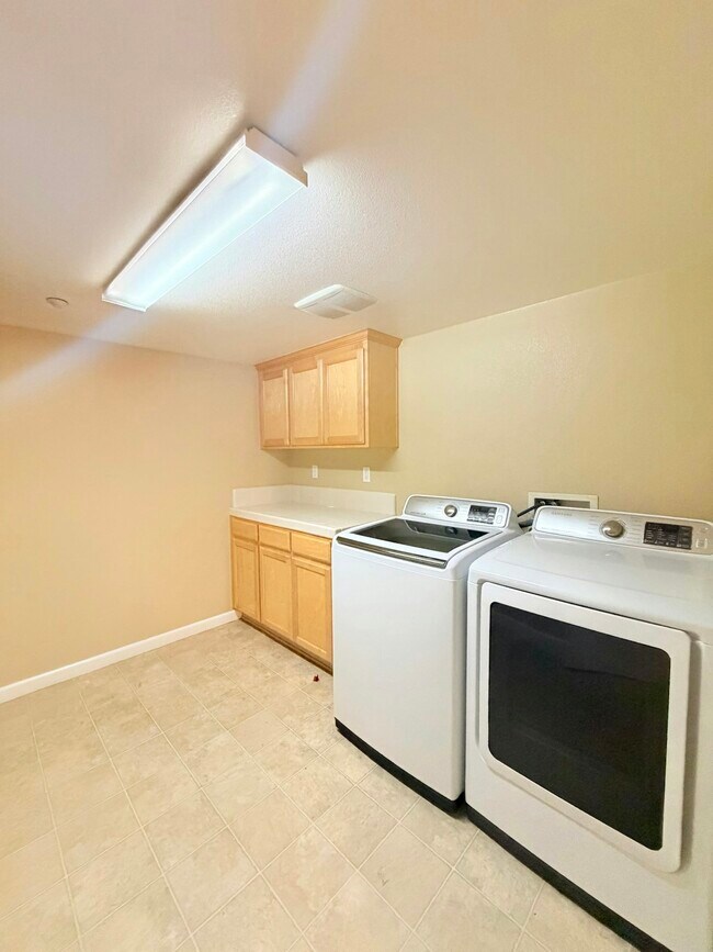 Building Photo - 6353 Byron Ln