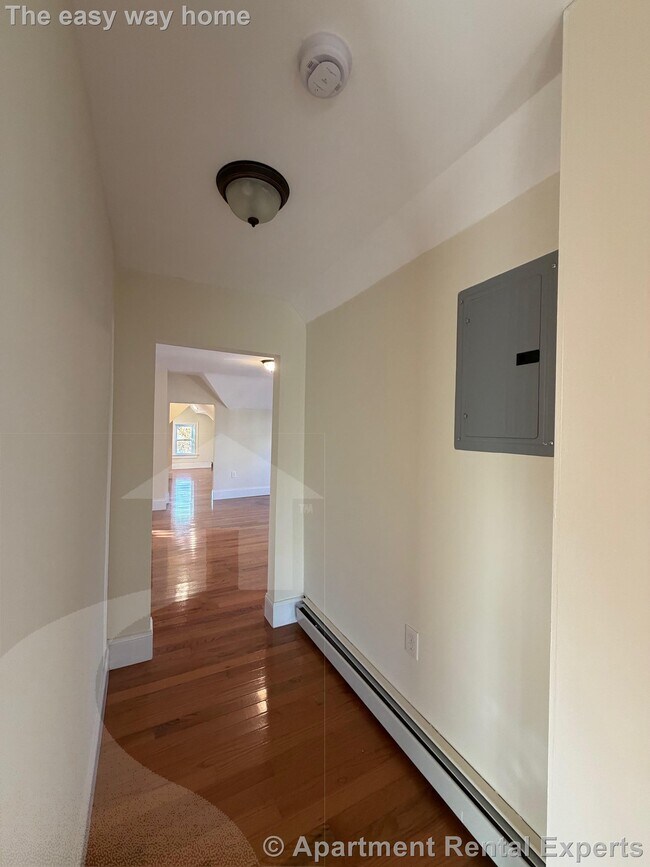 Building Photo - 102 Sycamore St