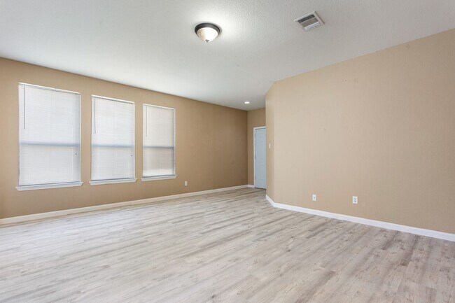 Building Photo - 1752 Bayland St