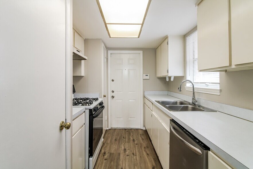 Building Photo - 5014 Hasie Dr