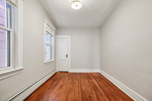 Building Photo - 78 W 6th St