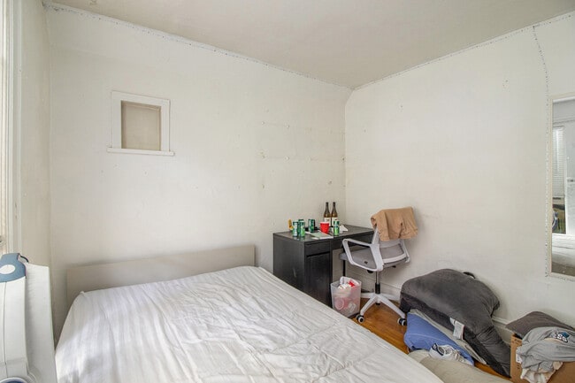 Building Photo - 927 S Division St