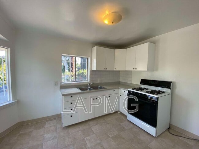 Building Photo - 2215-2217 1/2 S. Curson Avenue