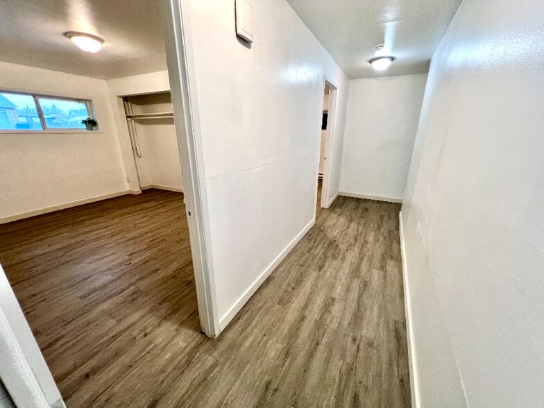 Building Photo - 1005 Bloyd St