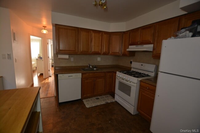 Building Photo - 212-72-212-16 16th Ave