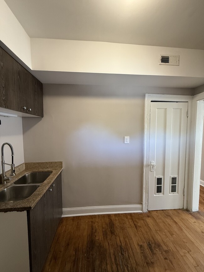 Building Photo - 3901 W Division St