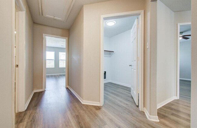 Building Photo - 1211 Reedpoint Dr