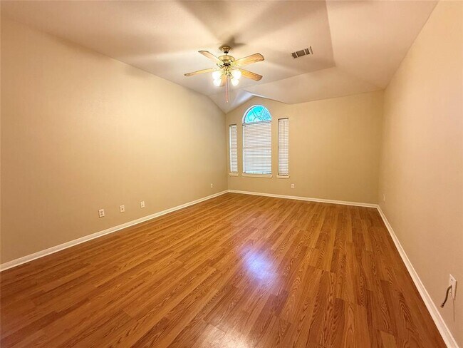 Building Photo - 2011 Lantana Dr