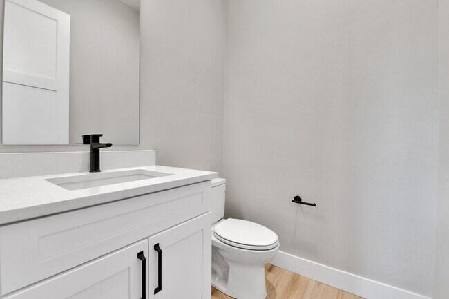 Building Photo - $3,200 - 2 Bed, 2.5 Bath Townhome in Prime...