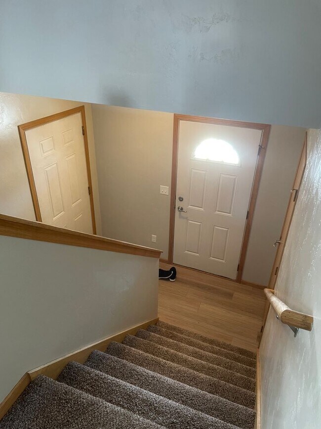 Building Photo - 2930 W Glenpark Dr