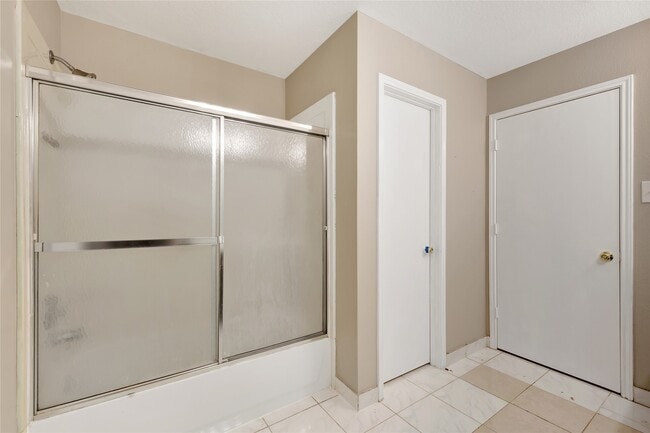 Building Photo - 11019 Cayman Mist Dr