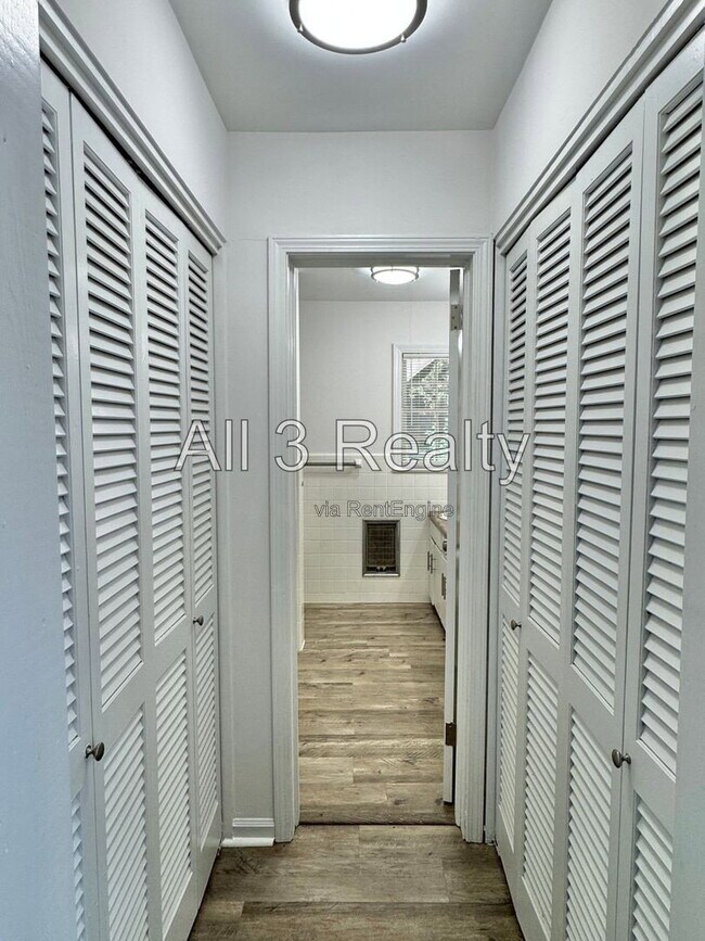 Building Photo - 2557 Woodley Rd