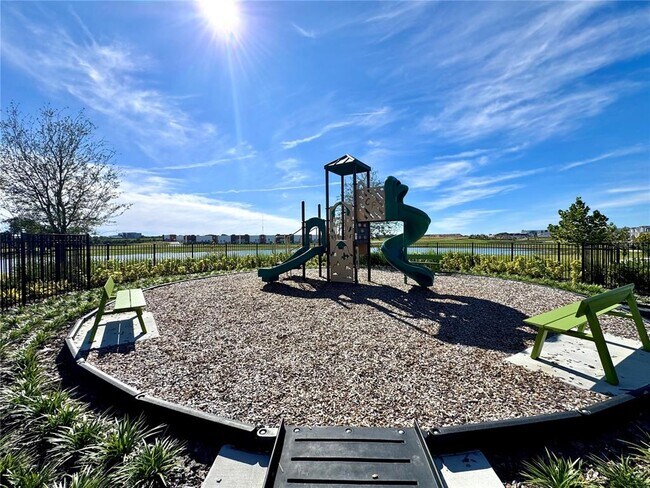 Building Photo - 2404 Rider Rain Ln