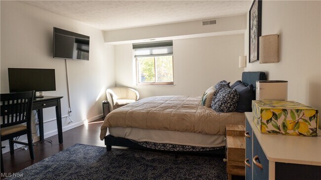 Building Photo - 9761 Sunrise Blvd