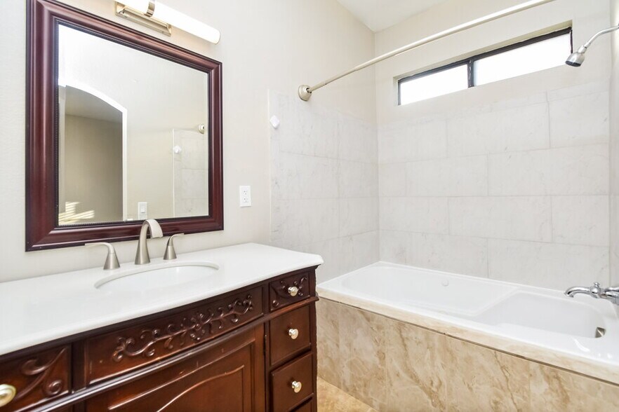 Building Photo - 9495 E Lochnay Ln