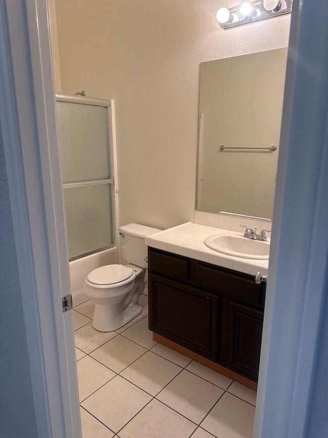 Building Photo - Single Story 4 bed 3 bath for Rent in Temeku Hills