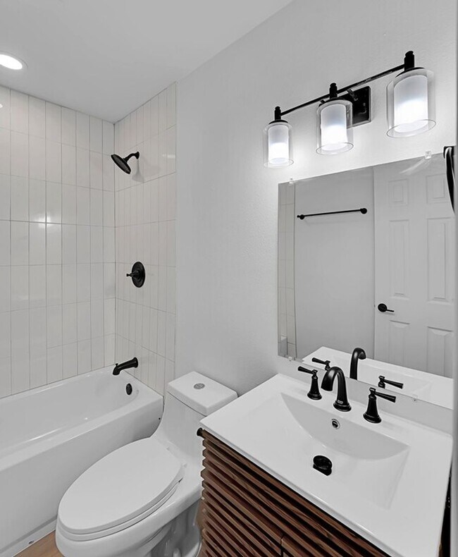 Building Photo - Newly remodeled 3BD 2BA Home in Waco - Near Baylor University