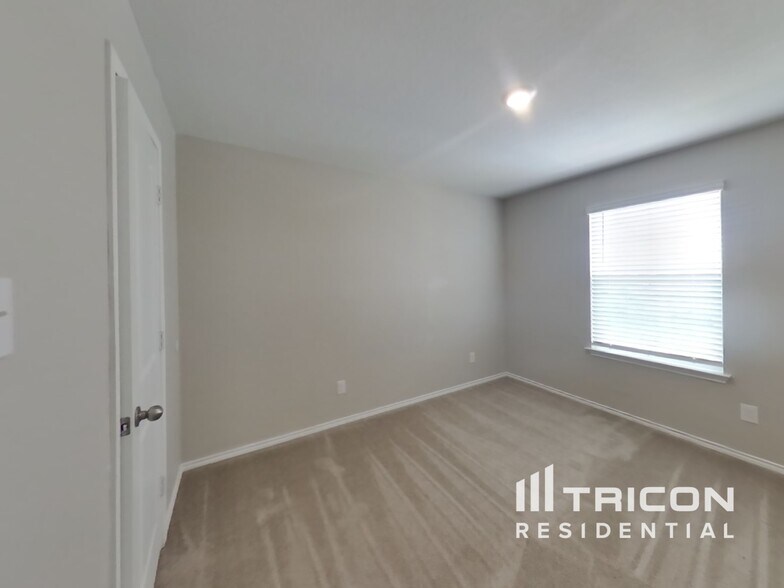 Building Photo - 3311 Angus Crossing